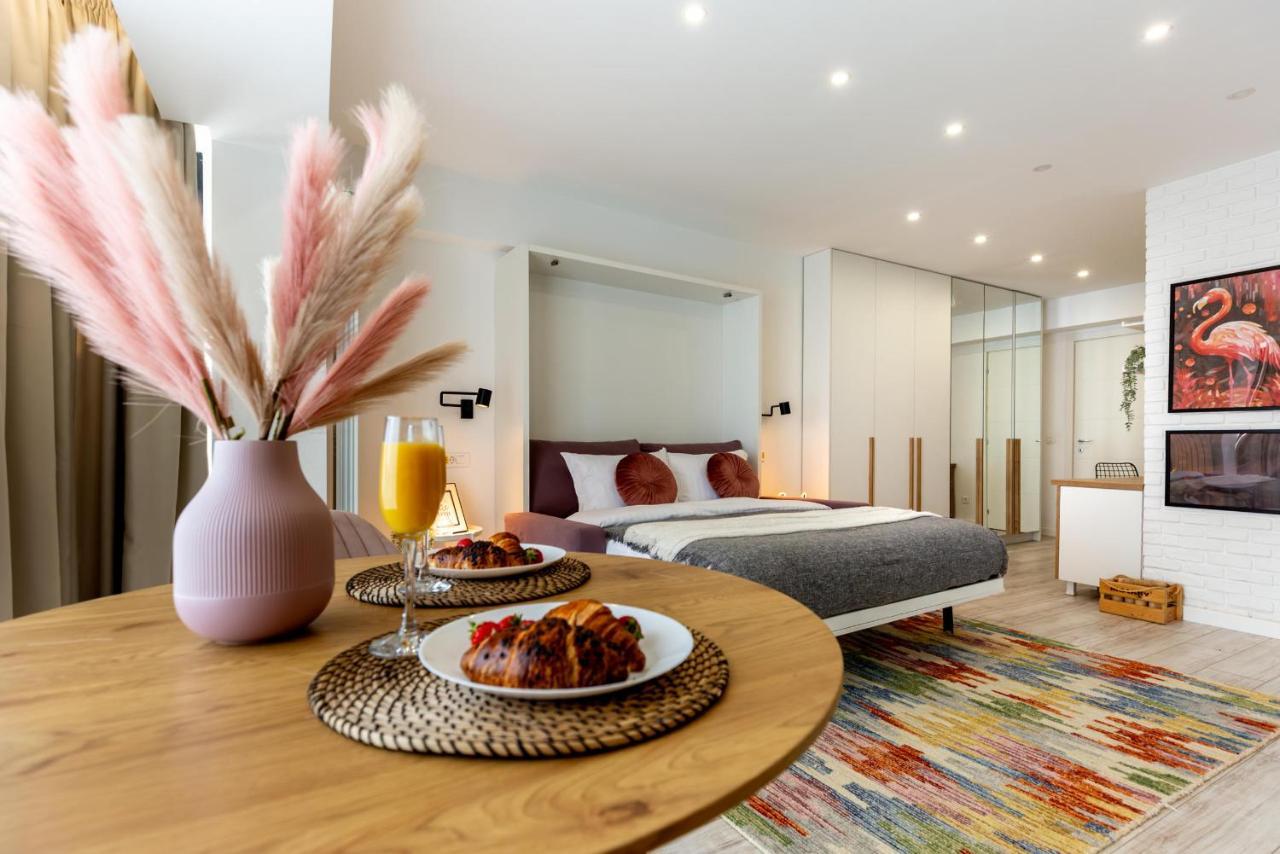 Ultracentral Studio: Explore The In Style Apartment *